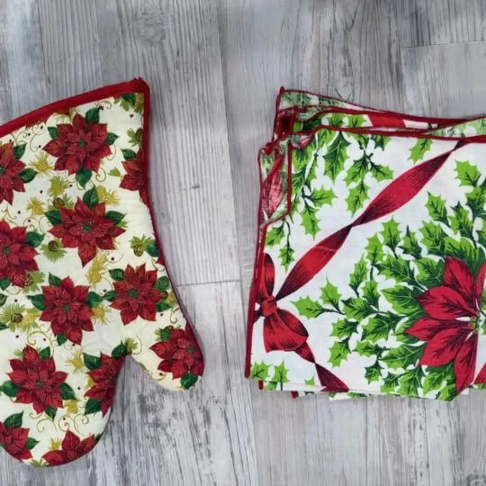 Christmas Poinsettia Oven Mitt and Napkin Set